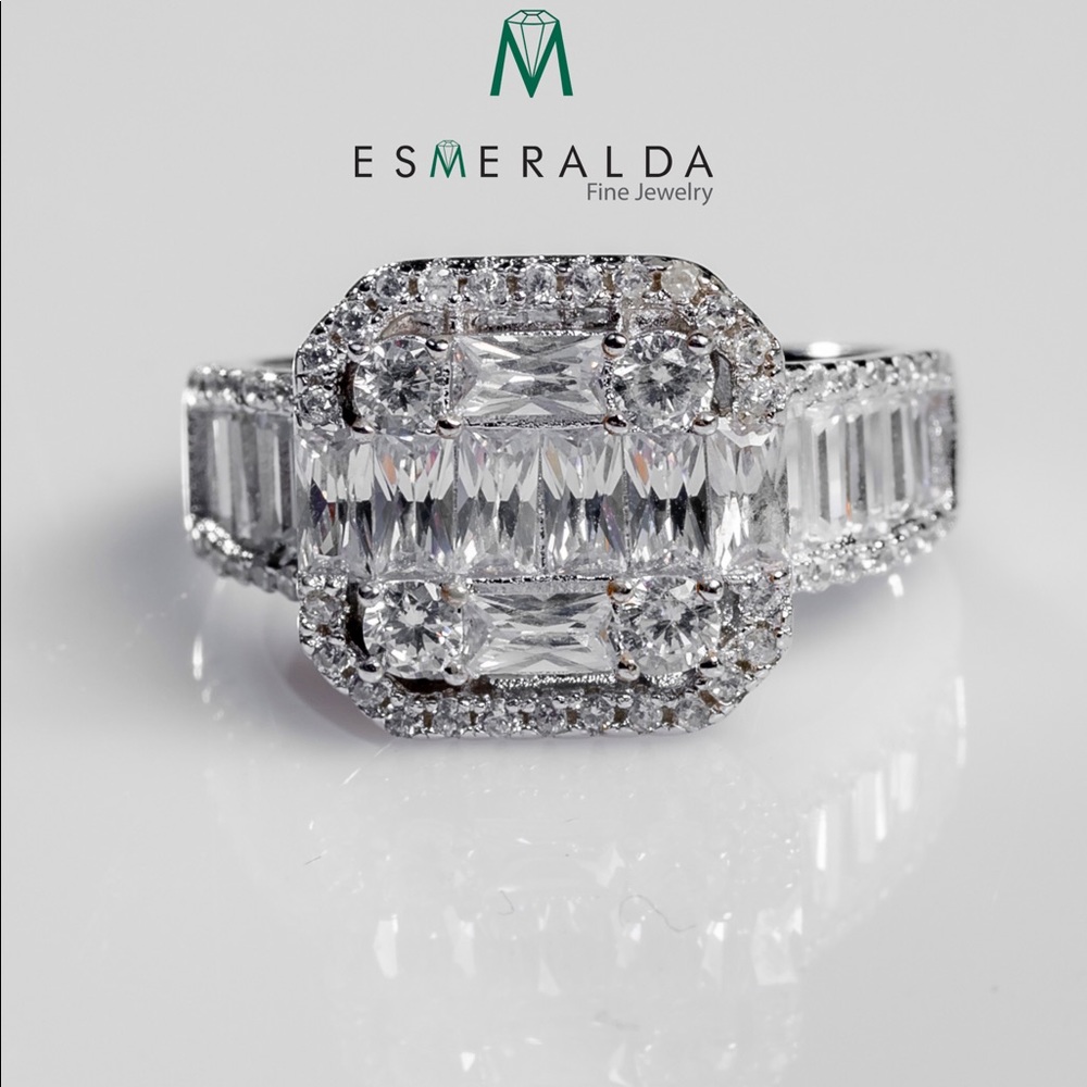 beautiful 925 silver ring with zirconia